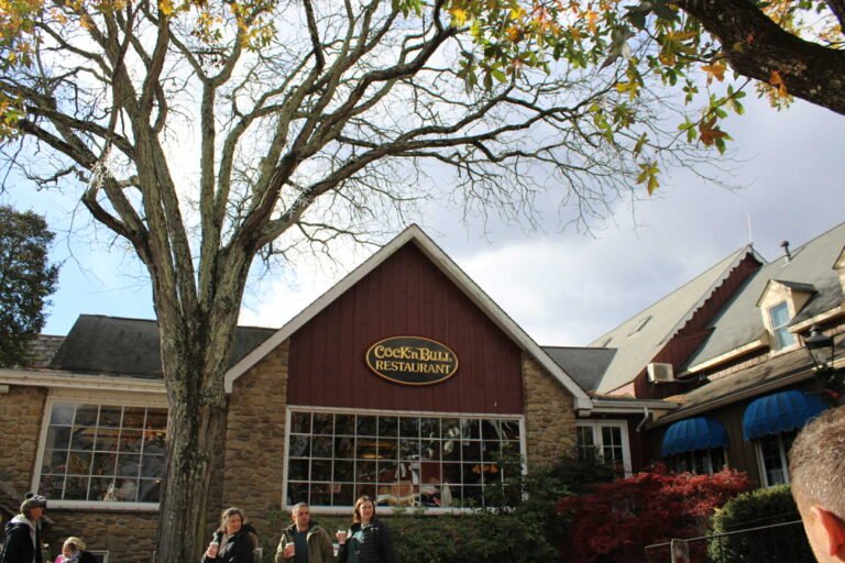 Cock N Bull Peddler's Village Events Brunch with Santa