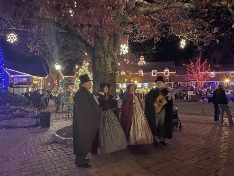 Peddler's Village Events - Holly Jolly Weekend